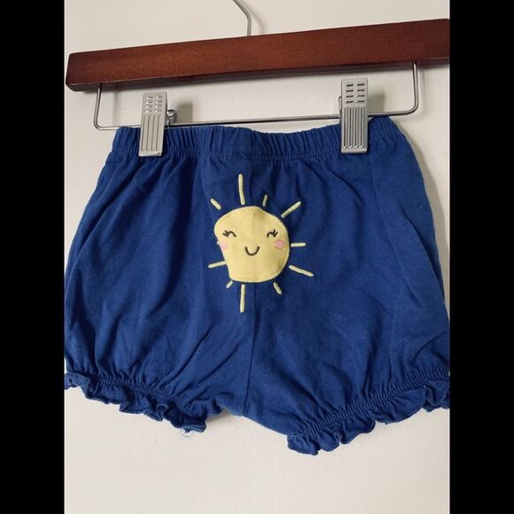 Carters white/blue circles onesie/blue shorts 2-piece set, size 12 mon - Picture 3 of 8